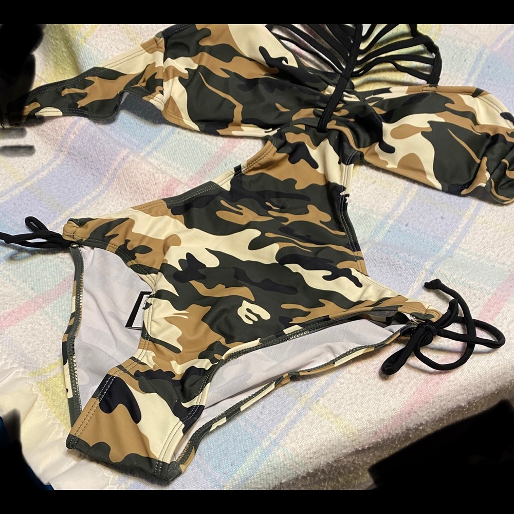 Beautiful Green Camo Swimsuit Gorgeous - Picture 5 of 13